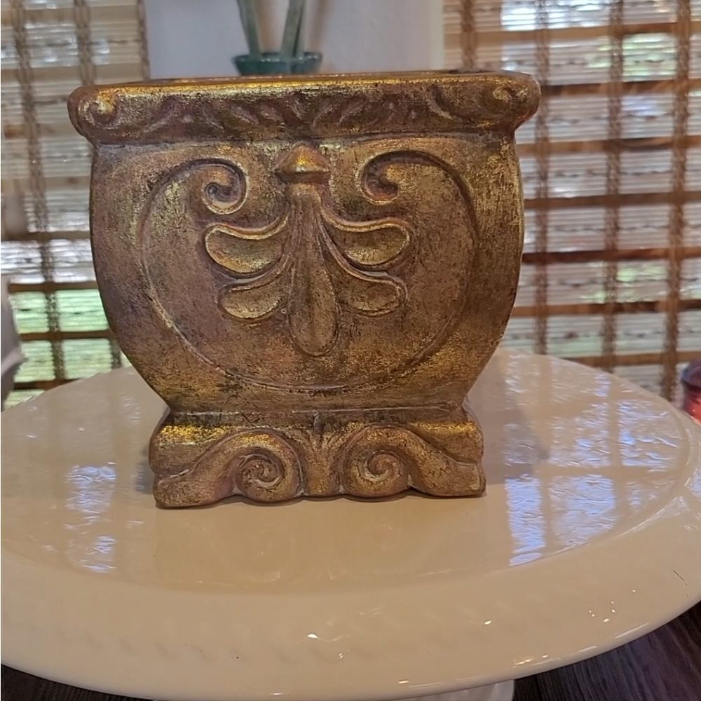 Gold Flower Pot 